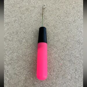 Latch Hook Crochet Needle Pink/ Black New